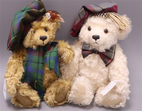 A Steiff Scottish bear, white, 32cm and a Scottish bear, blond 30cm